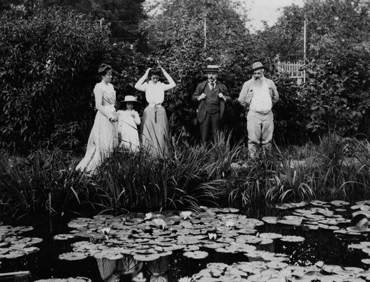 Joseph Durand-Ruel, Georges Durand-Ruel and Claude Monet at the water lily pond in Giverny, 1900. Photograph Archives Durand-Ruel, © Durand-Ruel & Cie. ‘Inventing Impressionism’ is at the National Gallery from March 4 to May 31.